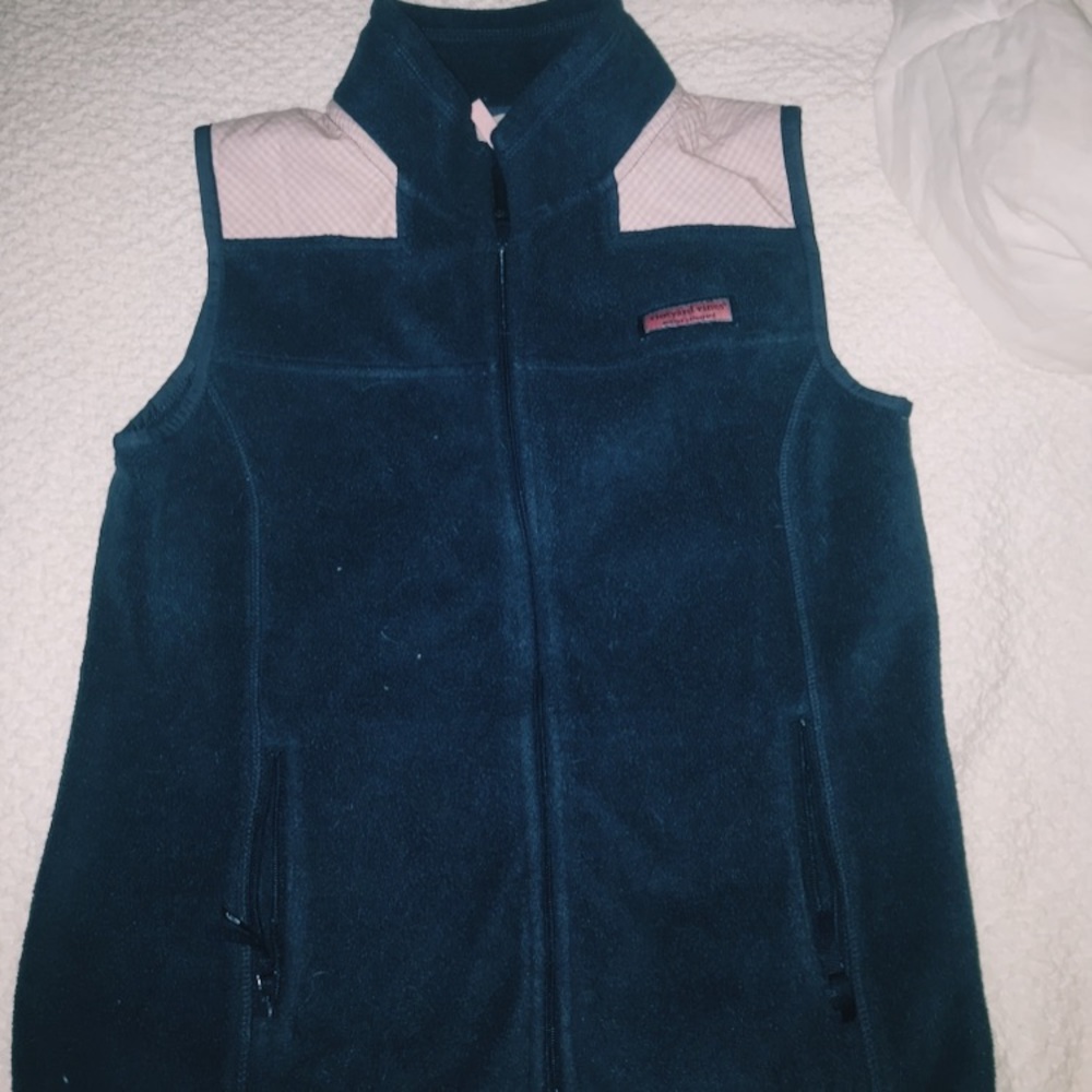 vineyard vines blue&pink vest!!
